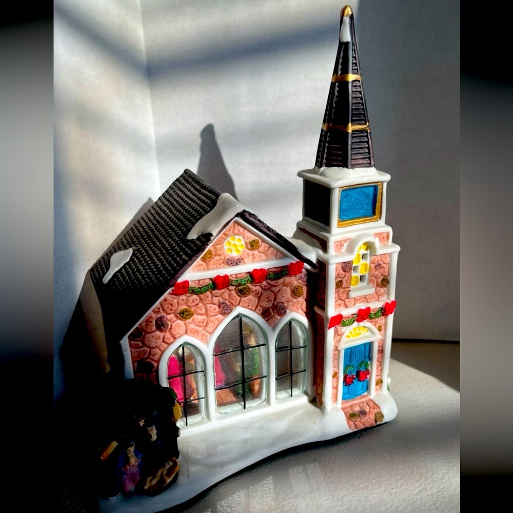 1998 Lighted Porcelin Church